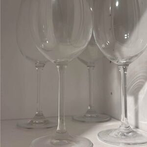 Elegant Clear Wine Glass Set